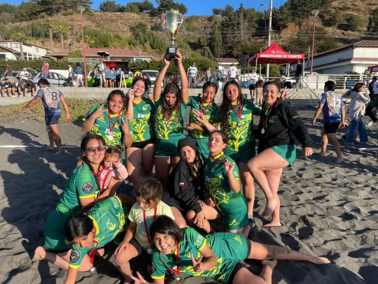 El equipo juvenil femenino de rugby del club Ruiles de Parral sumó una linda Copa de Plata