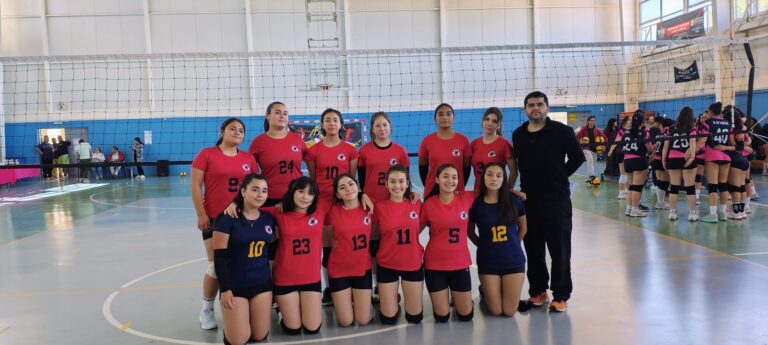 El club de voleibol Tiuques de Parral obtiene primer lugar en categoría sub 16 damas y primer lugar en categoría sub 18 varones